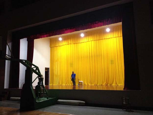 哈尔滨南站电动舞台幕